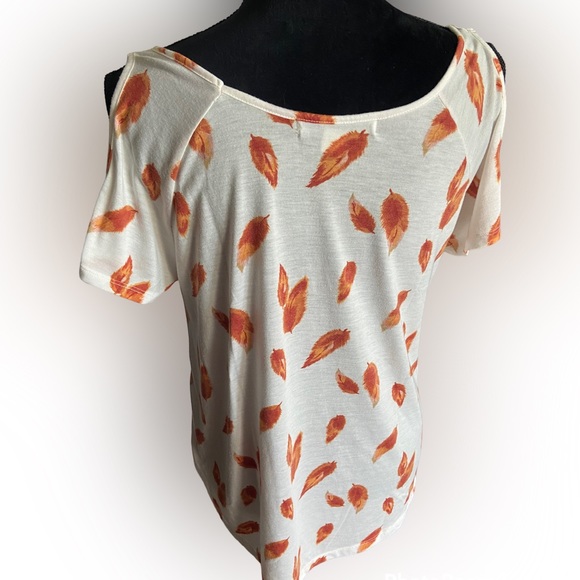 🎉2/20$ Forever 21 Cold shoulder T😎 - Picture 3 of 7